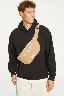 Homme Rivedroite Paris Orsellesacbananegrandformat